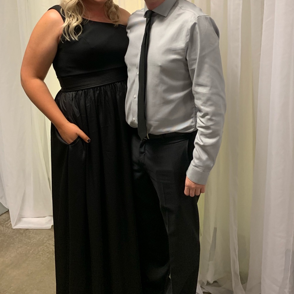 Vera Wang ‘White’ black formal gown.